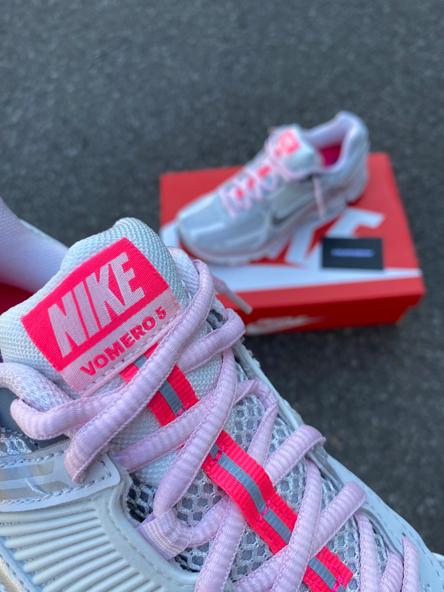 Nike vomero “white pink”