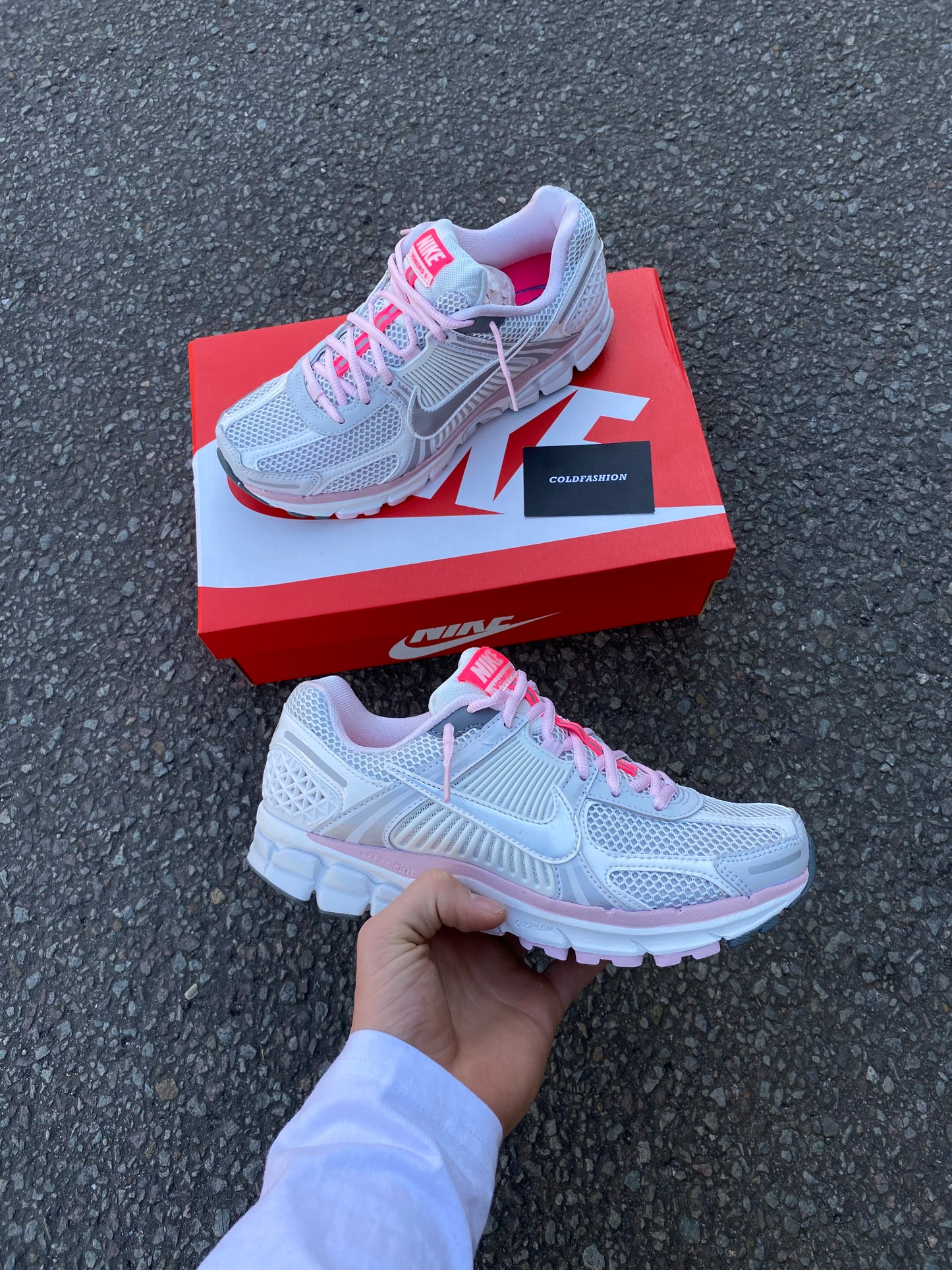 Nike vomero “white pink”