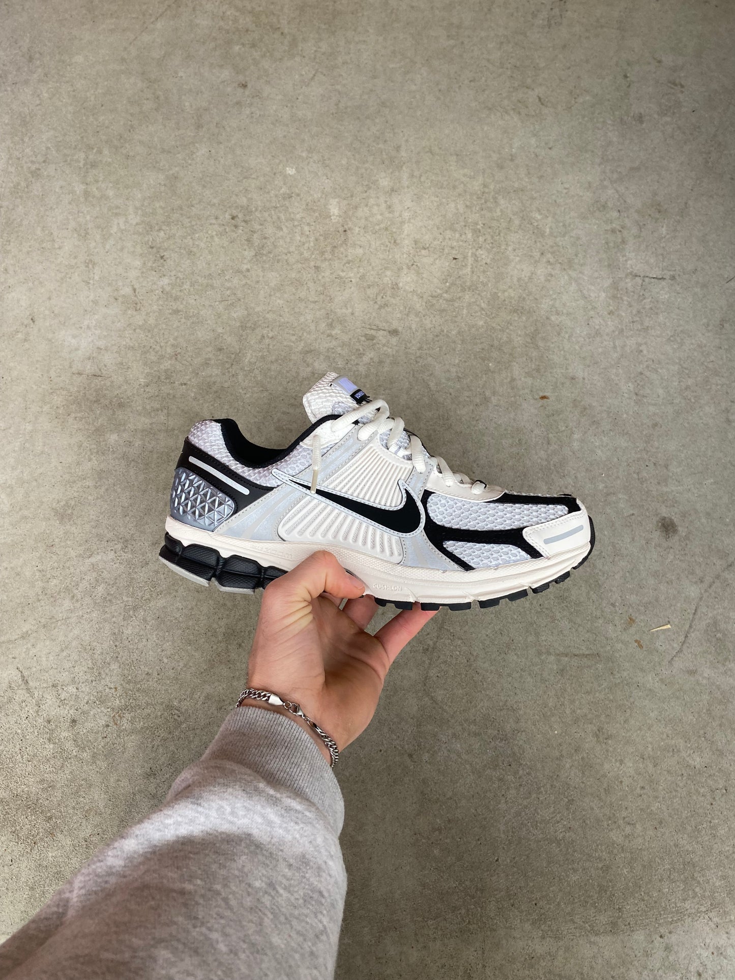 Nike vomero “black phantom”