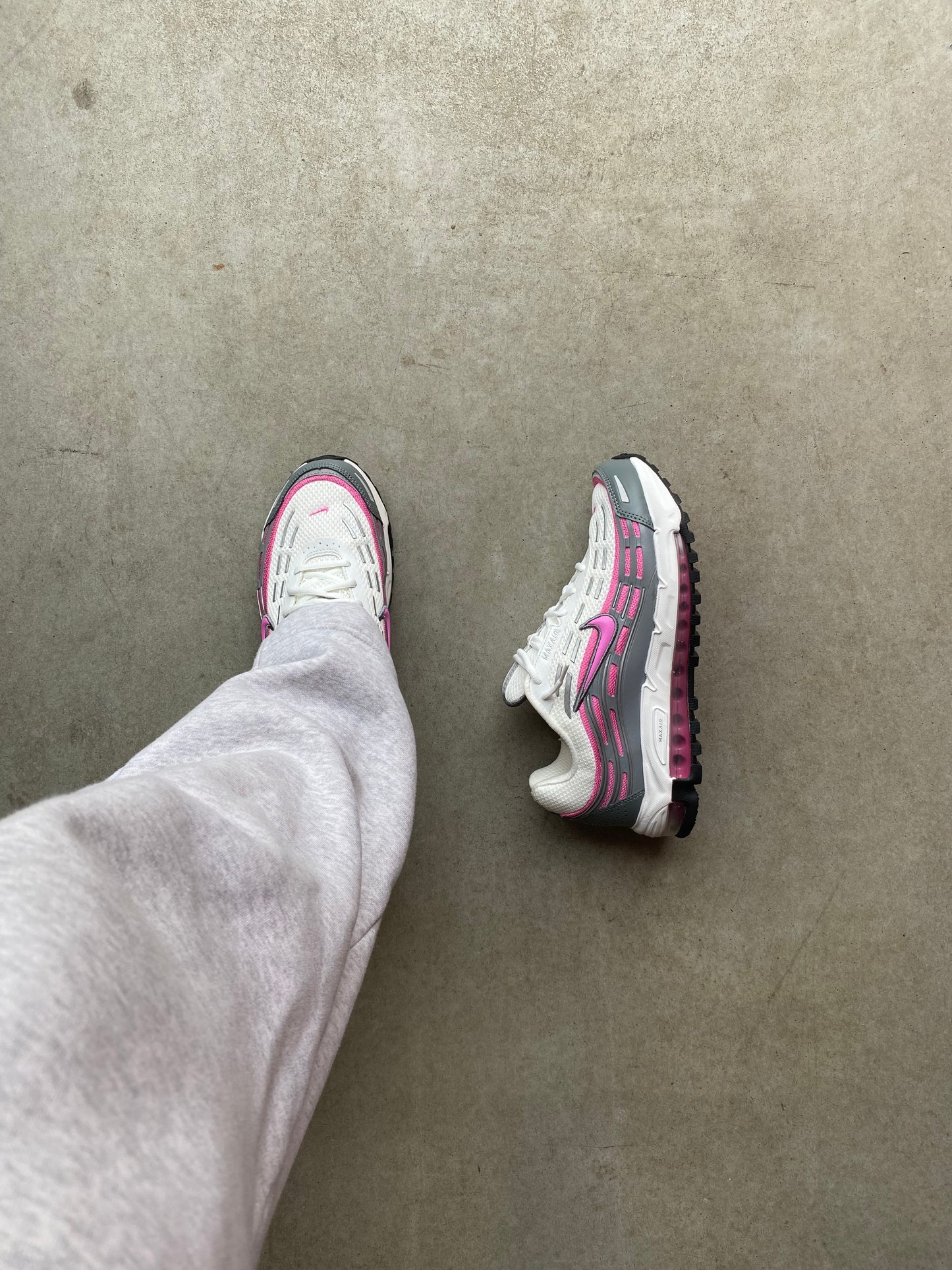 Nike Airmax “pink smoke”