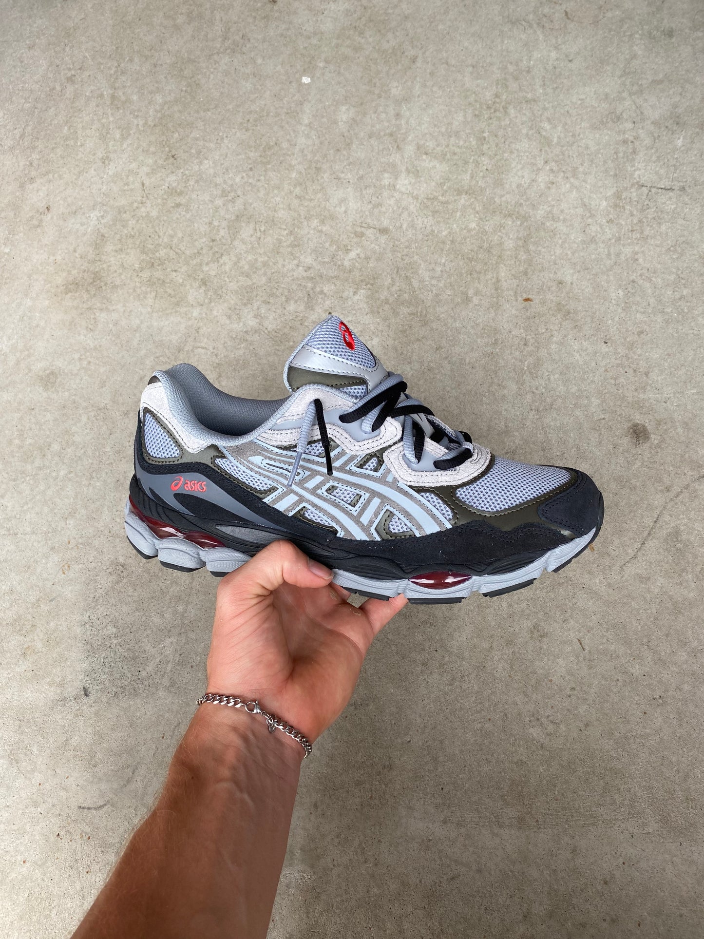 ASICS “gravel black”