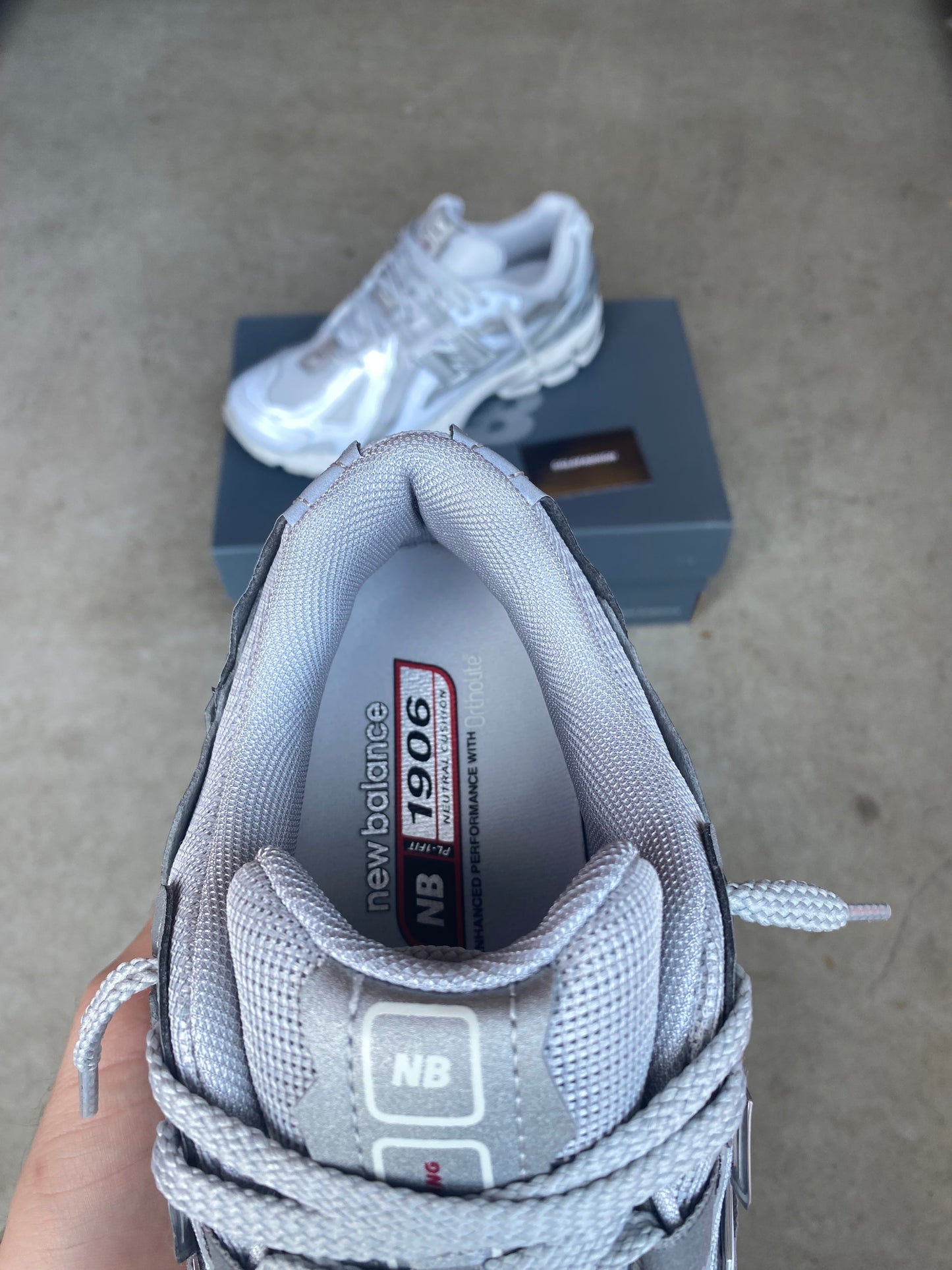 New balance “Metallic Silver”