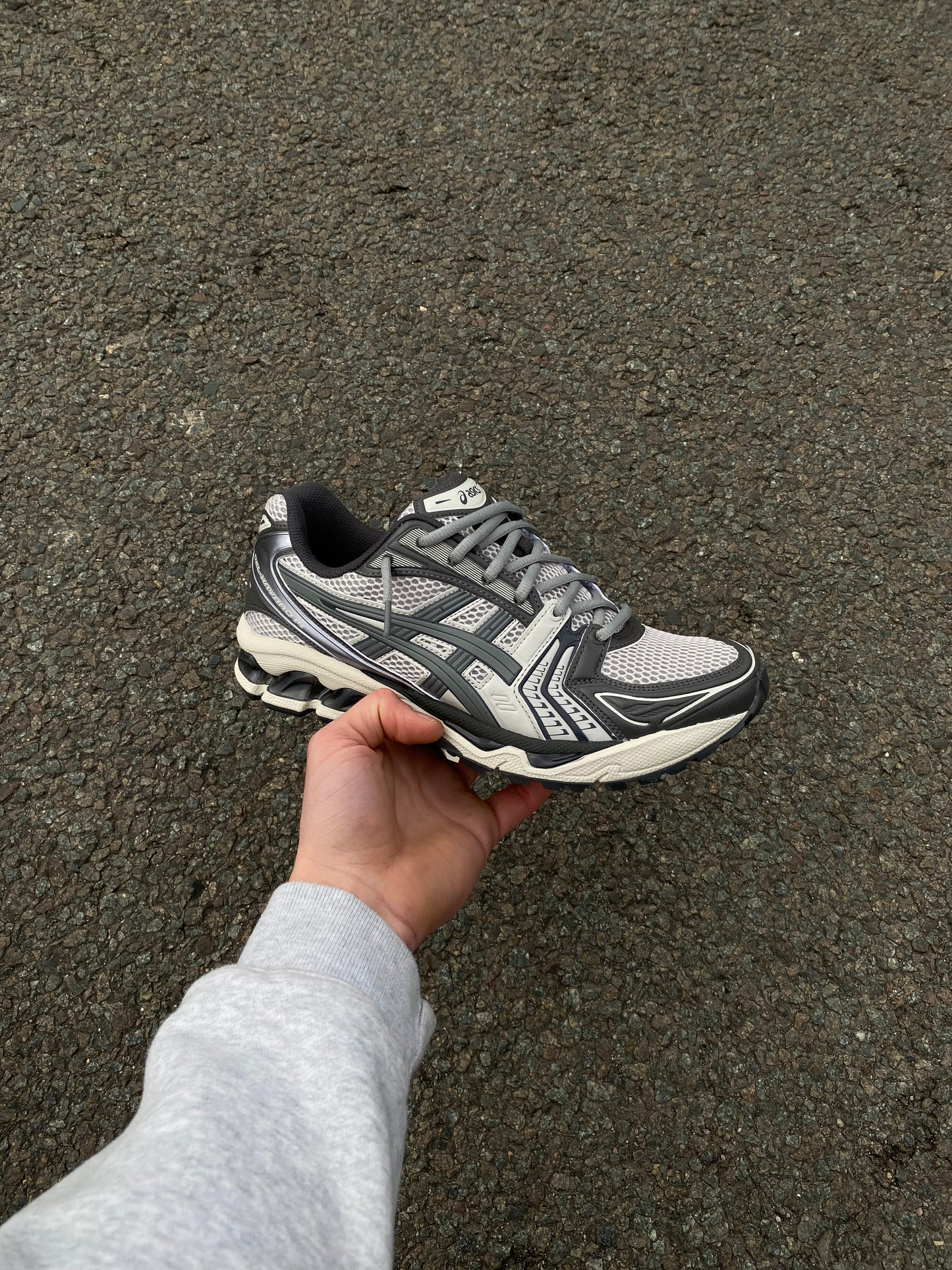 ASICS gel kayano “oyster grey”