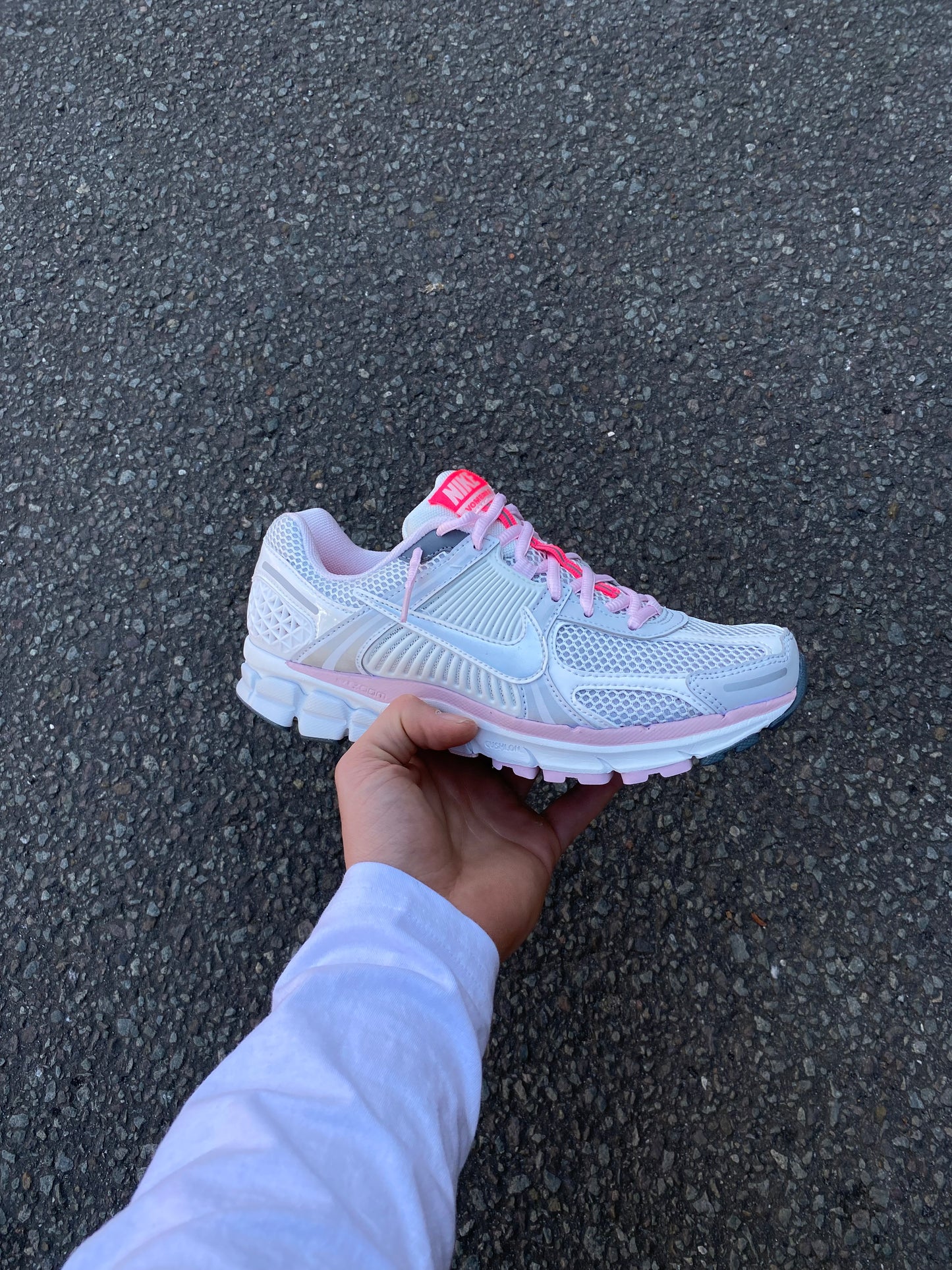Nike vomero “white pink”