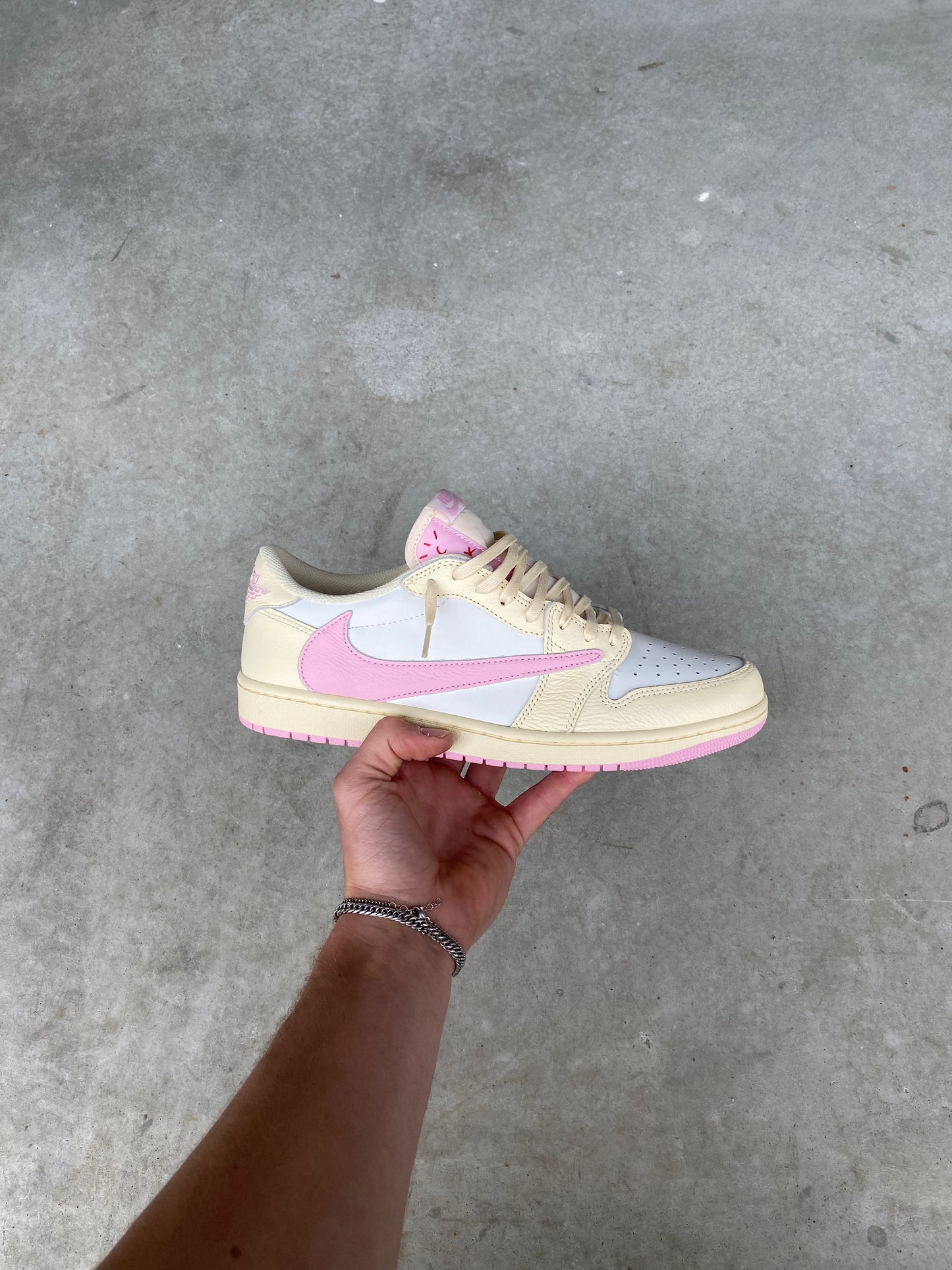 Travis Scott x Jordan 1 Retro Low OG SP 'Shy Pink'