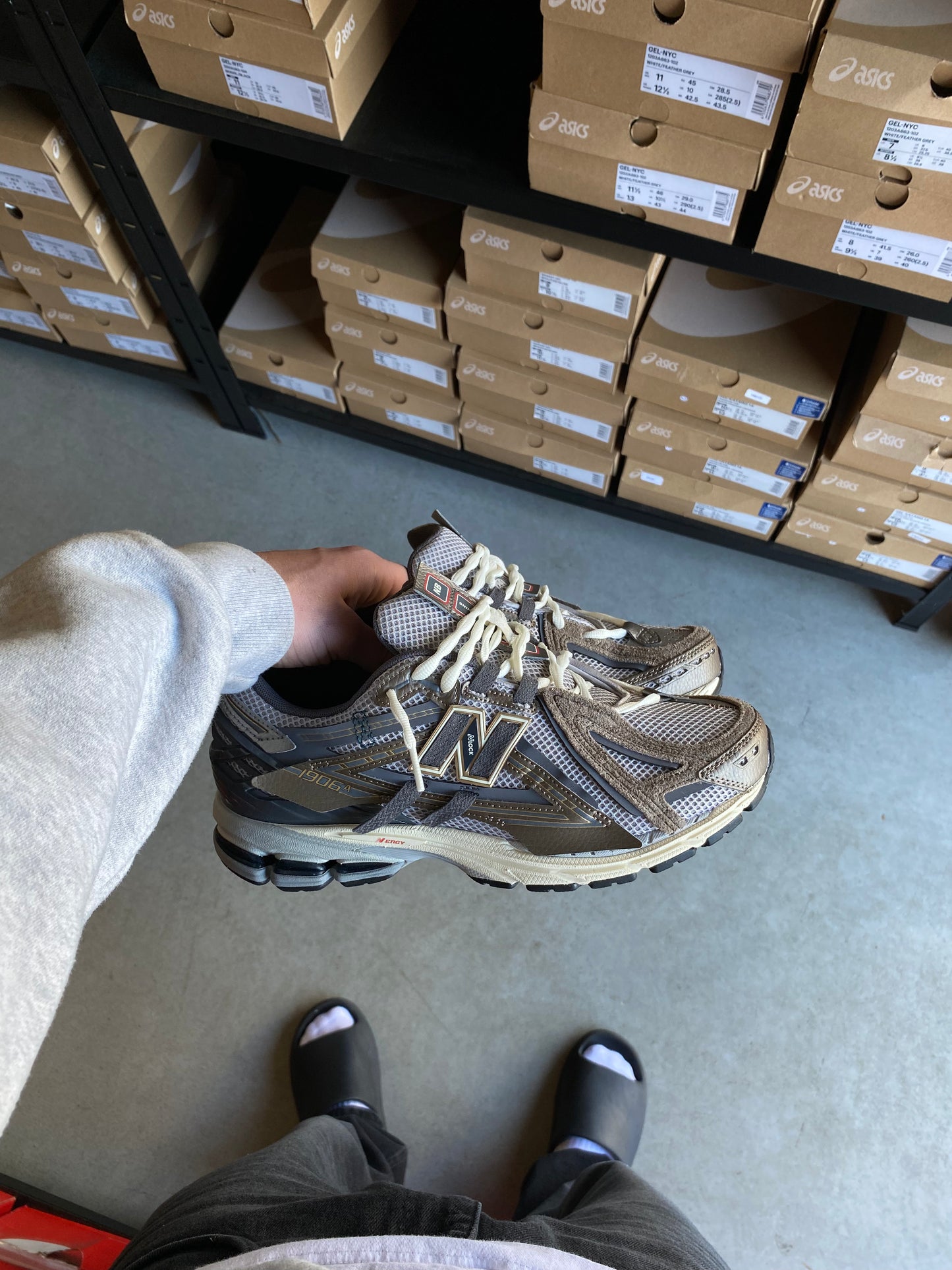 New balance “Thunder Brown”