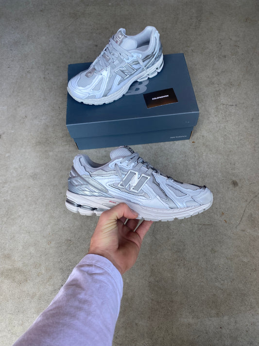 New balance “Metallic Silver”