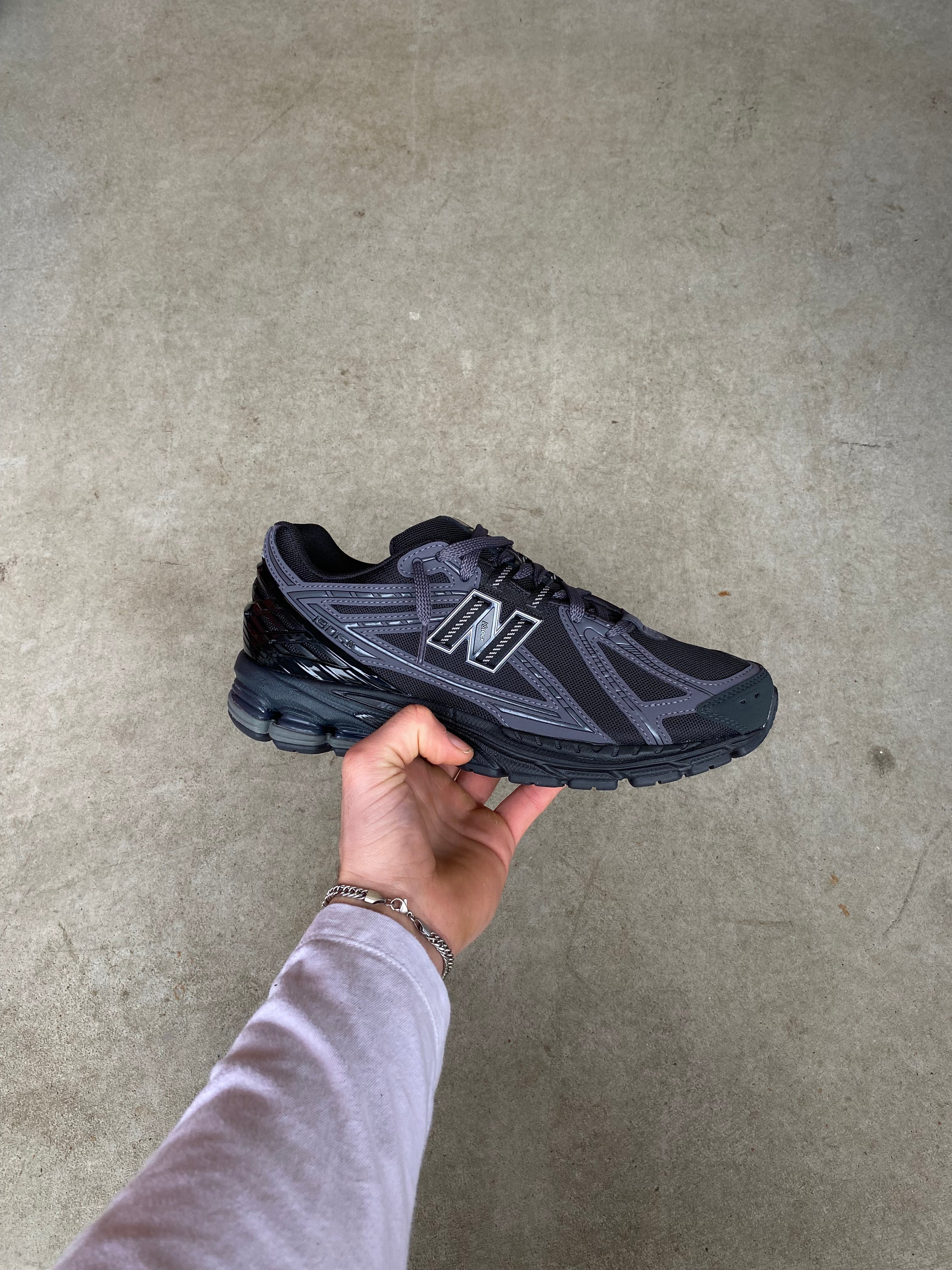 new balance black phantom