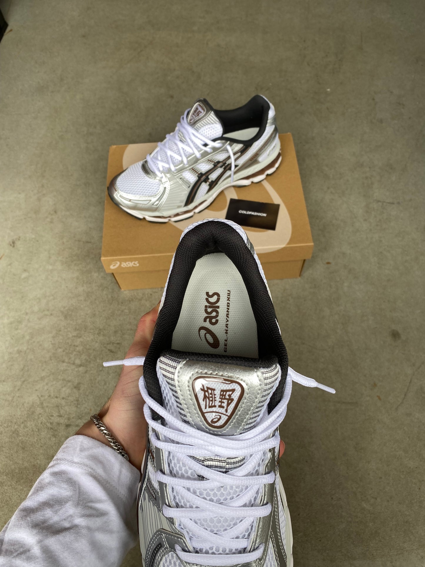 ASICS gel kayano “white graphite grey”