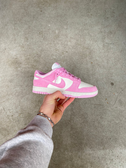 WMNS Nike dunk low “pink rise”