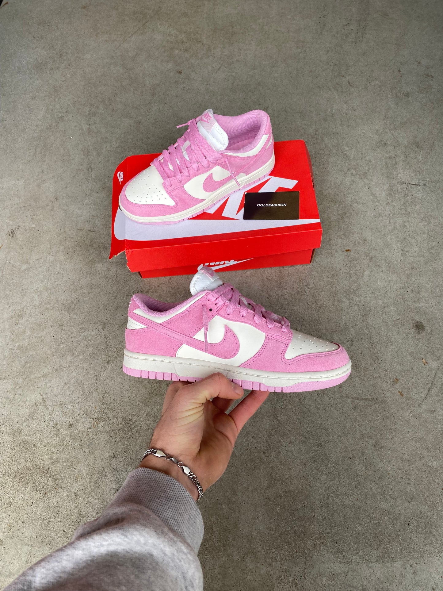 WMNS Nike dunk low “pink rise”