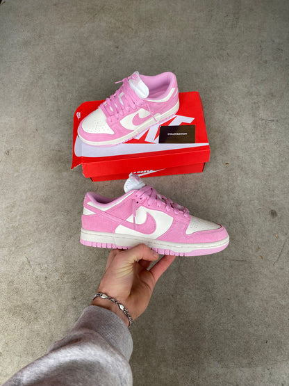 WMNS Nike dunk low “pink rise”