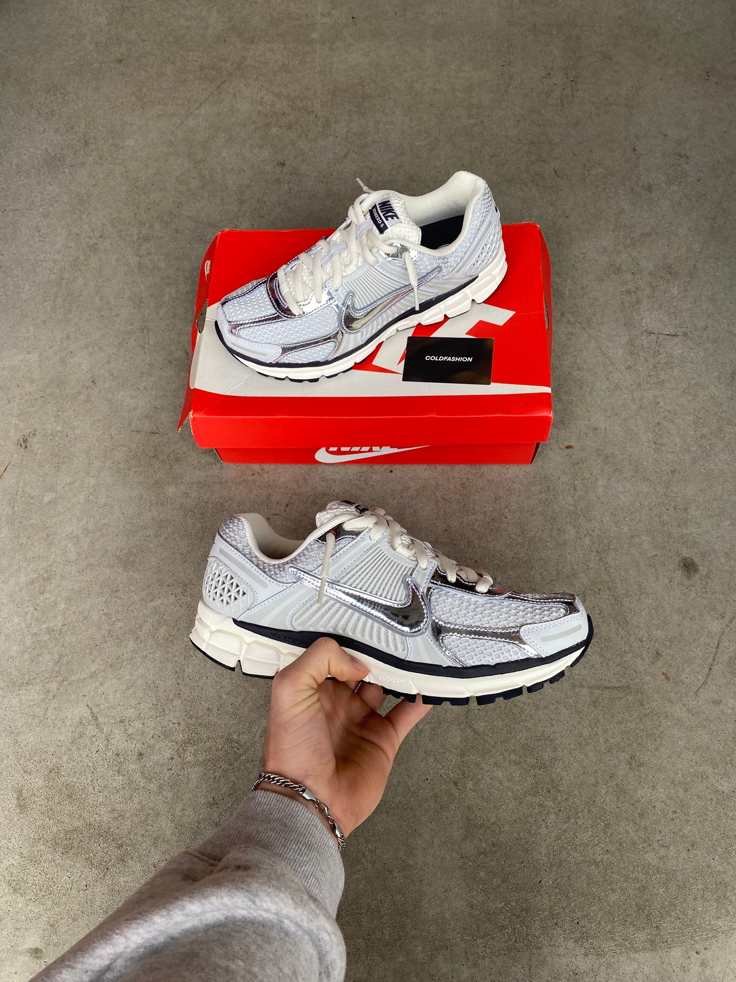 Nike vomero “chrome”