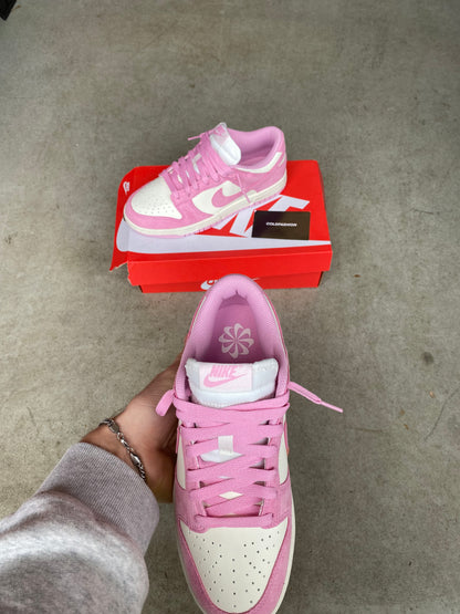 WMNS Nike dunk low “pink rise”