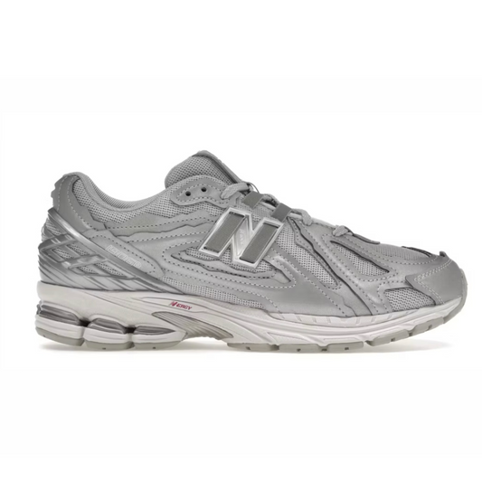 New balance “Metallic Silver”